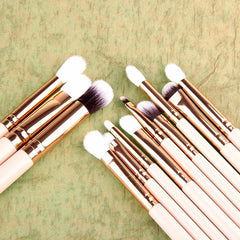 Best Highlighter Makeup Brush